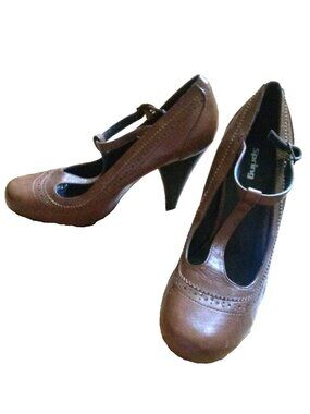 Vintage 90s Leather  strappy T strap Mary Jane light brown Spring shoes heels